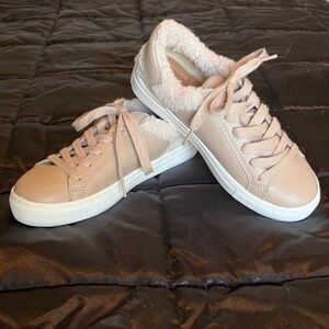 Universal Thread Nia Beige Faux Fur Sneakers Size 6